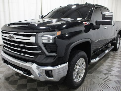 Used 2024 Chevrolet Silverado 2500 LTZ w/ LTZ Plus Package AWD/4WD image 33