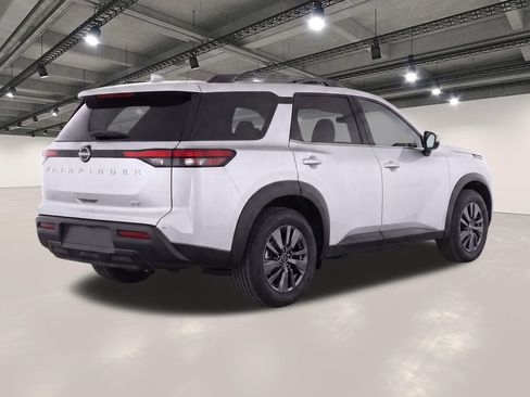 Used 2024 Nissan Pathfinder SV FWD image 4