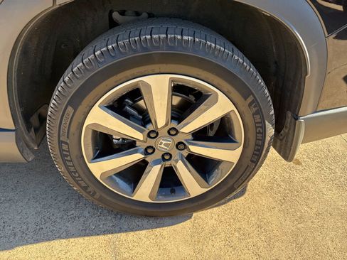 Used 2023 Honda Pilot Touring image 10