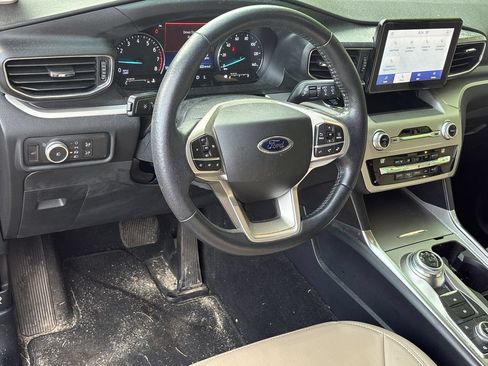 Used 2021 Ford Explorer XLT w/ Equipment Group 202A AWD/4WD image 3