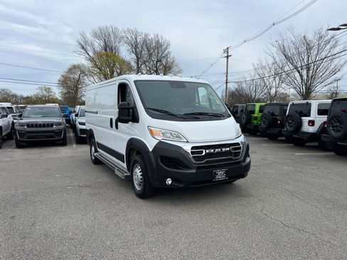 Used 2025 RAM ProMaster 2500 w/ U-Haul Equipment Group FWD image 8