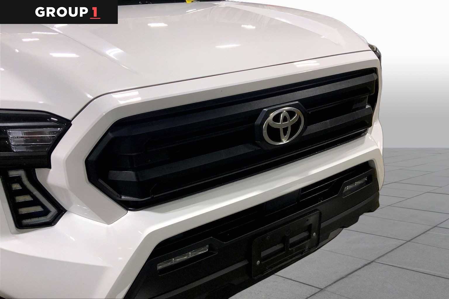 Certified 2025 Toyota Tacoma SR5 AWD/4WD image 30