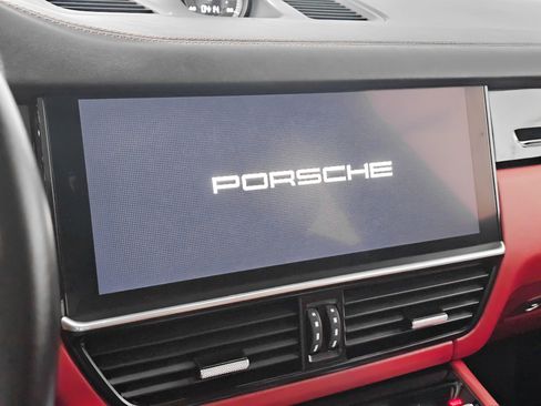 Used 2022 Porsche Cayenne Coupe image 20