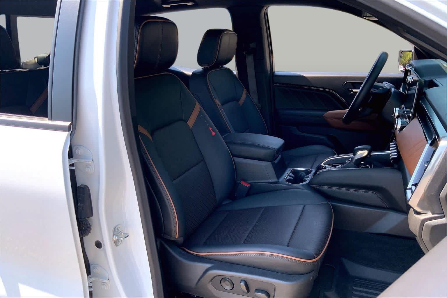 Used 2026 GMC Canyon AT4 w/ AT4 Premium Package AWD/4WD image 9