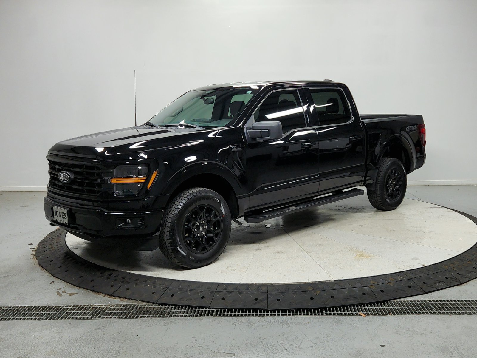 Used 2024 Ford F150 XLT w/ XLT Black Appearance Package AWD/4WD image 4