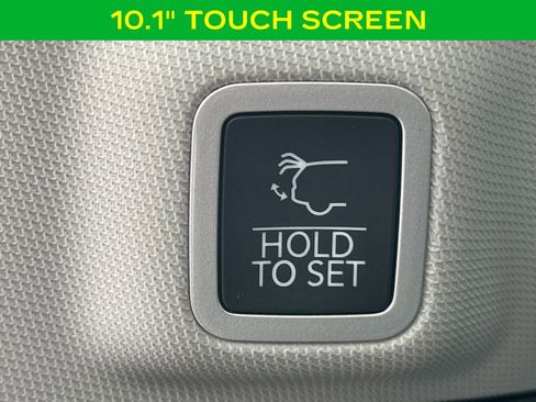 Used 2023 Jeep Grand Cherokee Limited w/ Luxury Tech Group II image 13