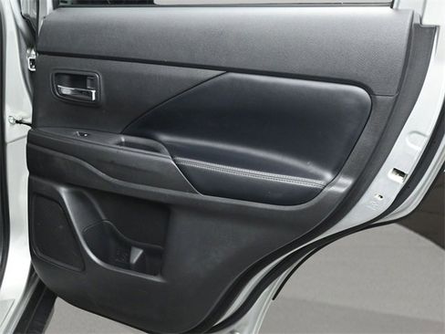 Used 2020 Mitsubishi Outlander SEL image 15