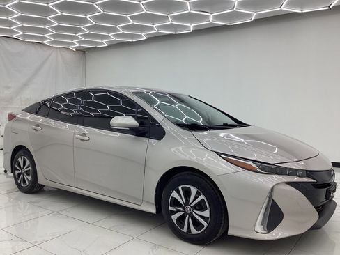 Used 2017 Toyota Prius Prime Premium w/ Carpet Mat Package image 7