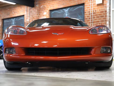 Used 2005 Chevrolet Corvette Coupe w/ Performance Handling Package image 11