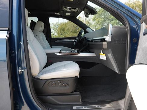 New 2026 Cadillac Escalade Platinum Sport w/ LPO, ONYX Package image 27