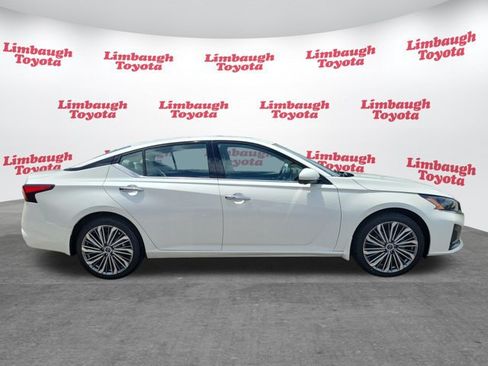 Used 2025 Nissan Altima 2.5 SL AWD/4WD image 2