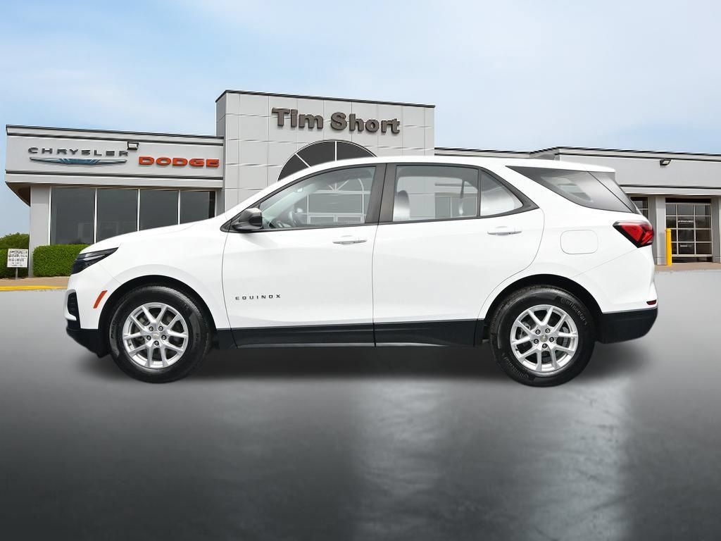 Used 2022 Chevrolet Equinox LS w/ LPO, Floor Liner Package FWD image 2