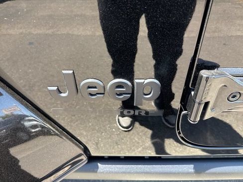 Used 2024 Jeep Gladiator Sport AWD/4WD image 34