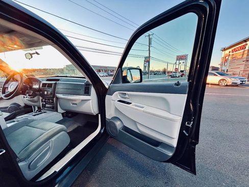 Used 2008 Jeep Liberty Sport w/ Popular Equipment Group image 29