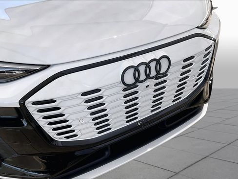 Used 2025 Audi SQ6 e-tron Prestige w/ Black Optic Package AWD/4WD image 28