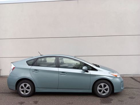 Used 2014 Toyota Prius Three FWD image 2