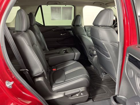 Certified 2025 Honda Pilot Touring image 13