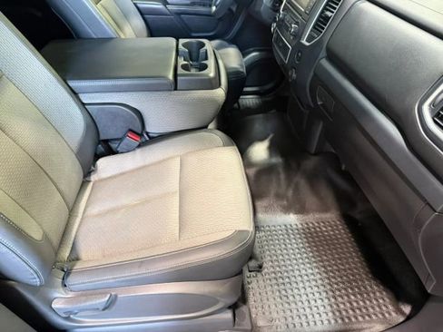 Used 2019 Nissan Titan S image 27