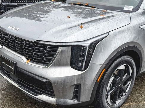 Certified 2025 Kia Sorento SX Prestige image 4