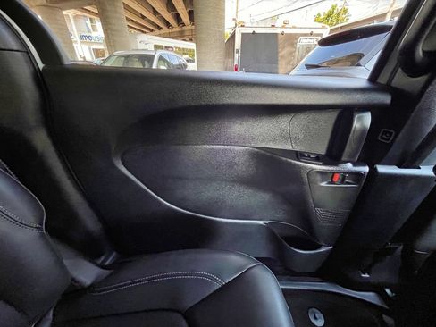 Used 2024 Chrysler Pacifica Limited FWD image 39