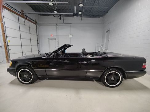 Used 1995 Mercedes-Benz E 320 Convertible image 35