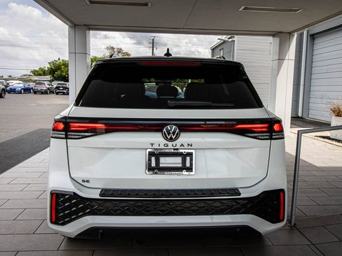 New 2026 Volkswagen Tiguan SE R-Line FWD image 16