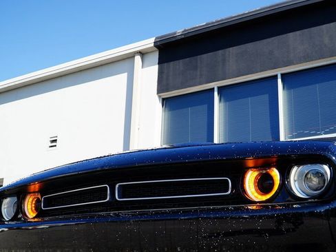 Used 2019 Dodge Challenger SXT RWD image 4