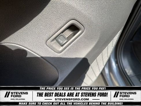 Used 2025 Volkswagen Atlas SE AWD/4WD image 19