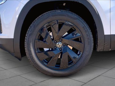 New 2026 Volkswagen Atlas Cross Sport SE AWD/4WD image 12