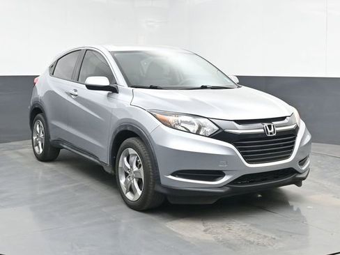 Used 2017 Honda HR-V LX image 2