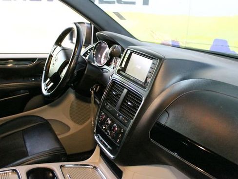 Used 2019 Dodge Grand Caravan SXT FWD image 10