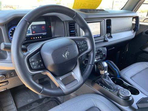 Used 2022 Ford Bronco Black Diamond w/ Sasquatch Package AWD/4WD image 17