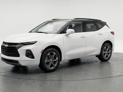 Used 2025 Chevrolet Blazer LT FWD image 3