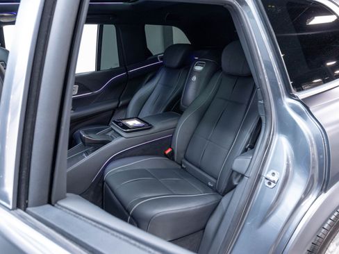 Used 2022 Mercedes-Benz Maybach GLS 600 4MATIC image 17