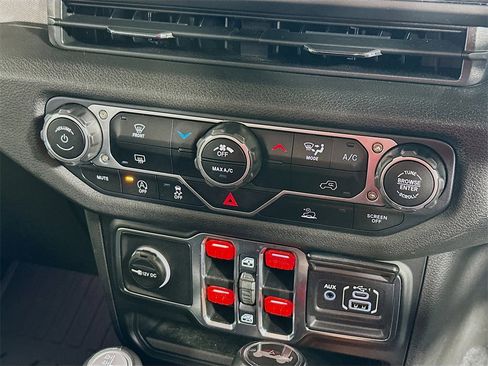 Used 2025 Jeep Wrangler Unlimited Sport image 14