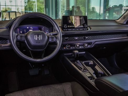 Used 2023 Honda Accord EX image 15