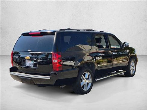 Used 2014 Chevrolet Suburban LTZ RWD image 5