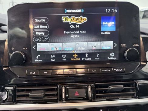Used 2025 Nissan Pathfinder SL AWD/4WD image 18