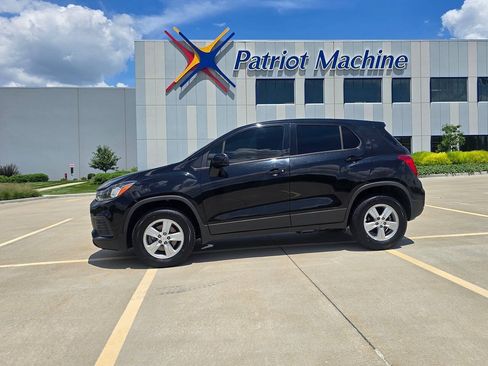 Used 2020 Chevrolet Trax LS w/ Tint and Cruise Package AWD/4WD image 17