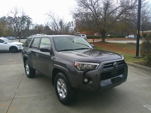 Used 2021 Toyota 4Runner SR5 image 2
