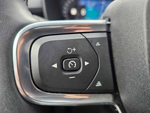 Certified 2025 Volvo XC40 B5 Plus w/ Protection Package Premier image 36