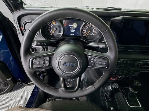 Used 2025 Jeep Wrangler Unlimited Rubicon w/ Convenience Group AWD/4WD image 20