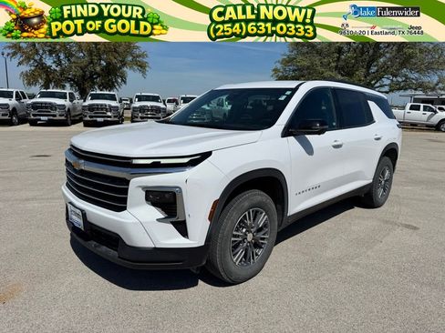 Used 2026 Chevrolet Traverse LT w/ Driver Confidence Package image 1