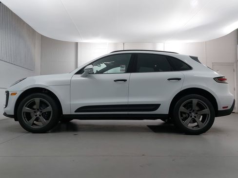New 2026 Porsche Macan image 2