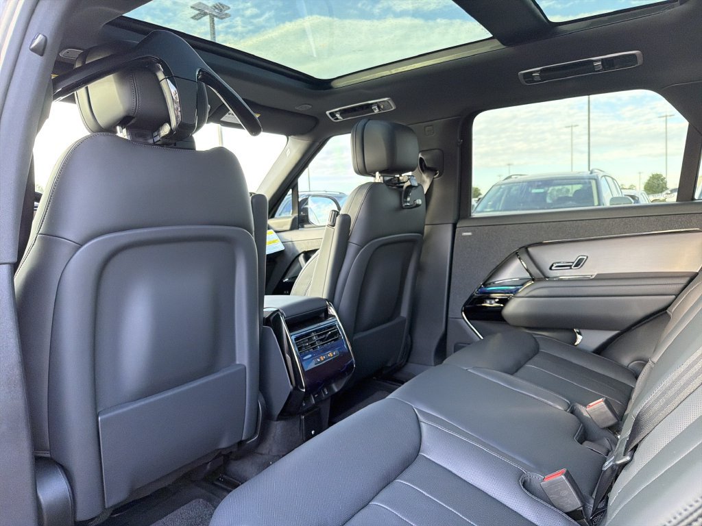 New 2027 Land Rover Range Rover Sport Dynamic SE AWD/4WD image 11