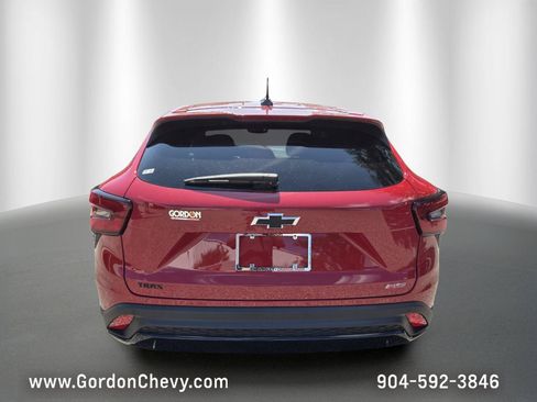 New 2026 Chevrolet Trax RS w/ Sunroof Package FWD image 5