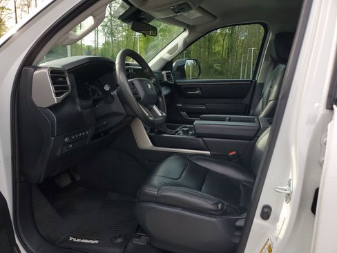 Used 2023 Toyota Tundra SR5 w/ SR5 Convenience Package image 18