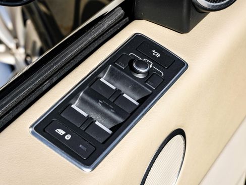 Used 2017 Land Rover Range Rover HSE image 40