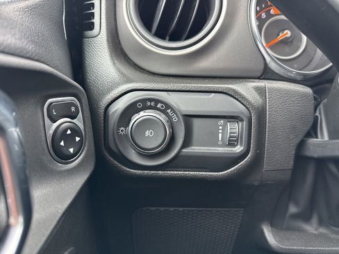 Used 2023 Jeep Wrangler Sport S image 21