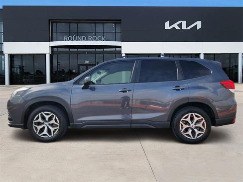 Used 2023 Subaru Forester Premium image 4